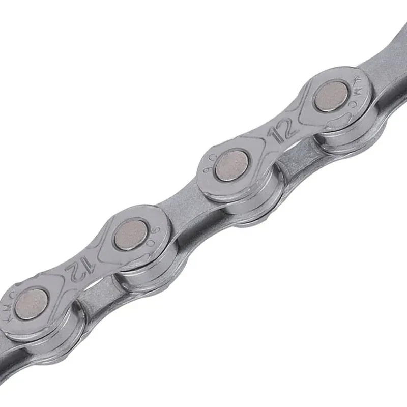 KMC e12 EPT x 136L Chain in Silver